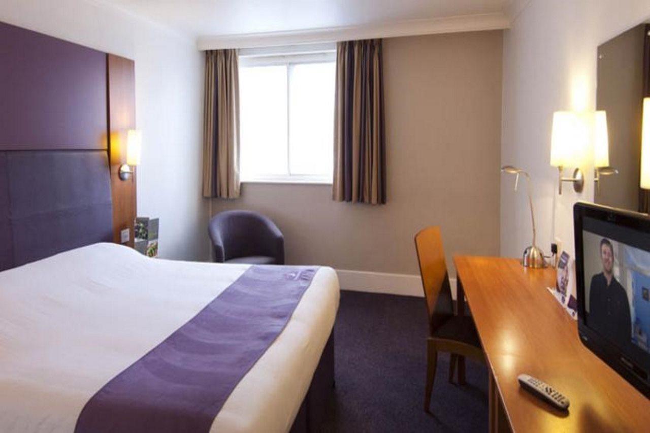 Premier Inn Premier Inn Sandhurst แซนด์เฮิร์ส ภายนอก รูปภาพ