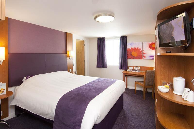 Premier Inn Premier Inn Sandhurst แซนด์เฮิร์ส ภายนอก รูปภาพ