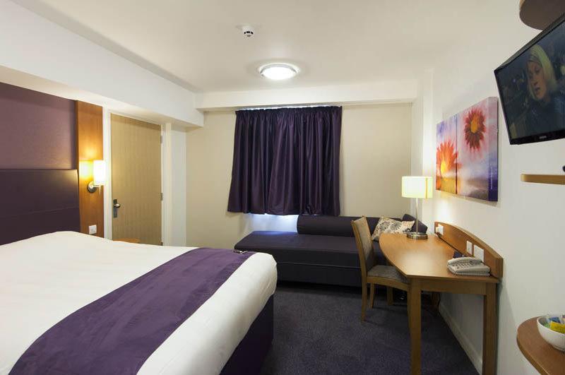 Premier Inn Premier Inn Sandhurst แซนด์เฮิร์ส ภายนอก รูปภาพ